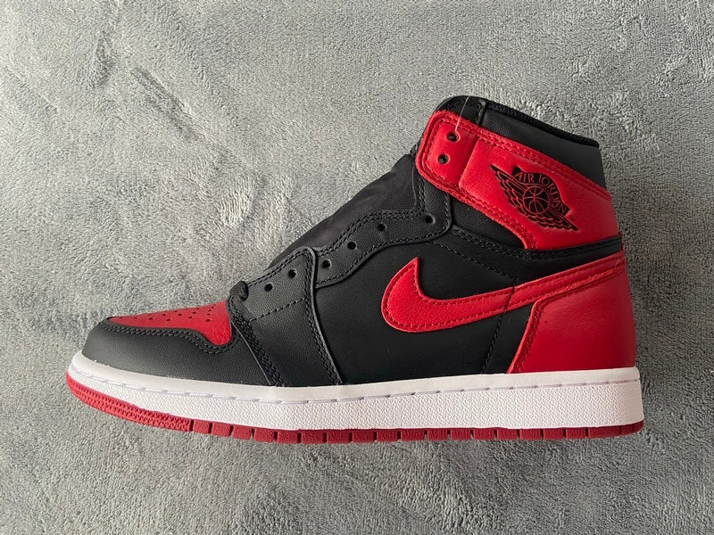 Air Jordan 1 Retro High Bred Banned (2016) 555088-001